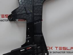 Кронштейн обшивки багажного отделения правый Tesla model X 1080702-00-C