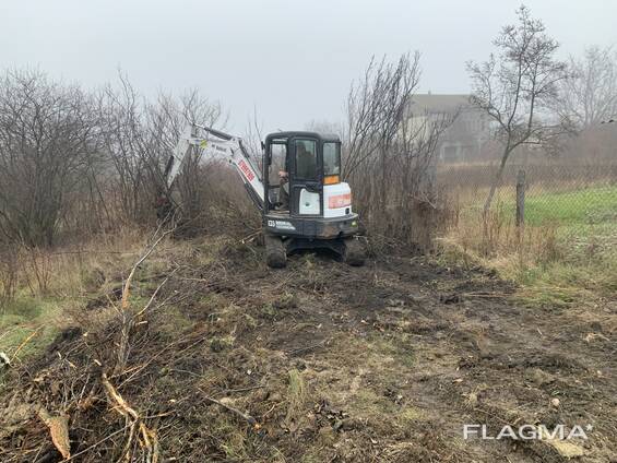 Miniexcavator manipulator basculanta