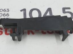 Накладка пластиковая кронштейна крепления ремня безопасности 2 го ряда сидений правого Tes