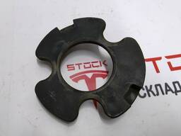 Накладка резиновая стакана опорного правого Tesla model 3 1044036-00-B