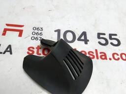 Облицовка кронштейна зеркала заднего вида и камеры TRIPLE нижняя Tesla model X 1092607-0