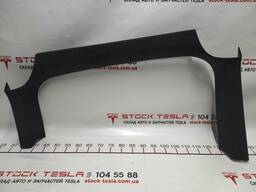 Облицовка стекла основного двери задней левой ULTRASUEDE BLK Tesla model X 1052333-06-G