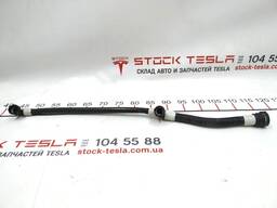 Патрубок системы охлаждения основной батареи правый RWD Tesla model 3 model Y 1077576-00-E