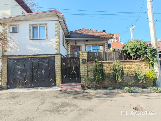 Продается дом на хорошей улице в районе Флакэра 260000 евро