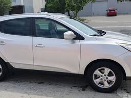 Продается кроссовер Hyundai ix35 2013 года с дизельным двигателем объемом 2.0 л