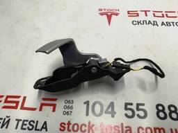 Ручка открытия двери внутренняя передняя левая в сборе Tesla model X 1047631-00-B
