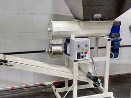 Тестоделитель Кузбасс 68-2М со встроенным транспортёром.