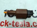 Выключатель стоп сигнала (лягушка) Tesla model 3 Tesla model Y 1044681-00-B