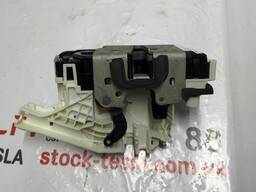 Замок двери передней левой Tesla model 3 1068964-00-M